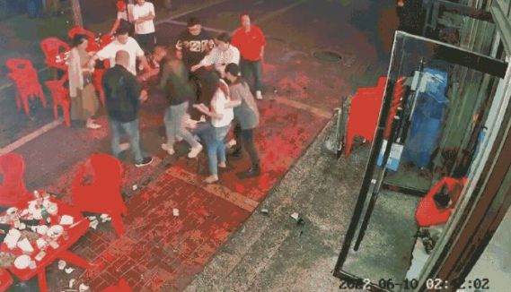 唐山市路北区某烧烤店的寻衅滋事、暴力殴打他人案件