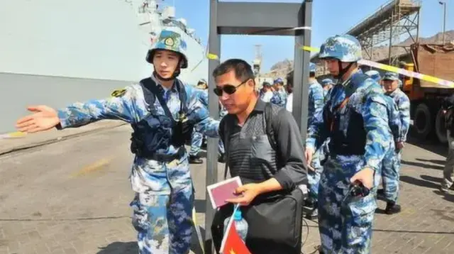 在不懈的努力下，在利的35860名中国公民全部成功撤离，还顺道帮忙撤离了2100名外籍人士 ...