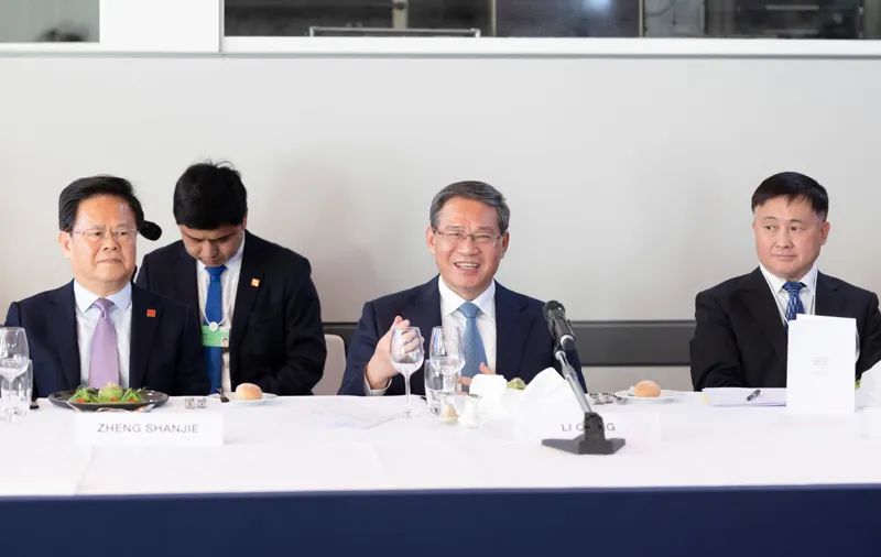 席此次午餐会的还有国家发展改革委主任郑栅洁，以及中国人民银行党委书记、行长潘功胜 ...