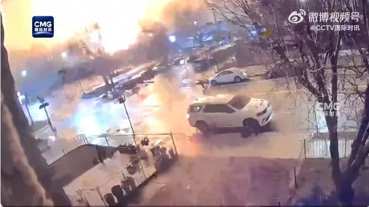 美国费城发生坠机事故,6人死亡,多栋住宅起火